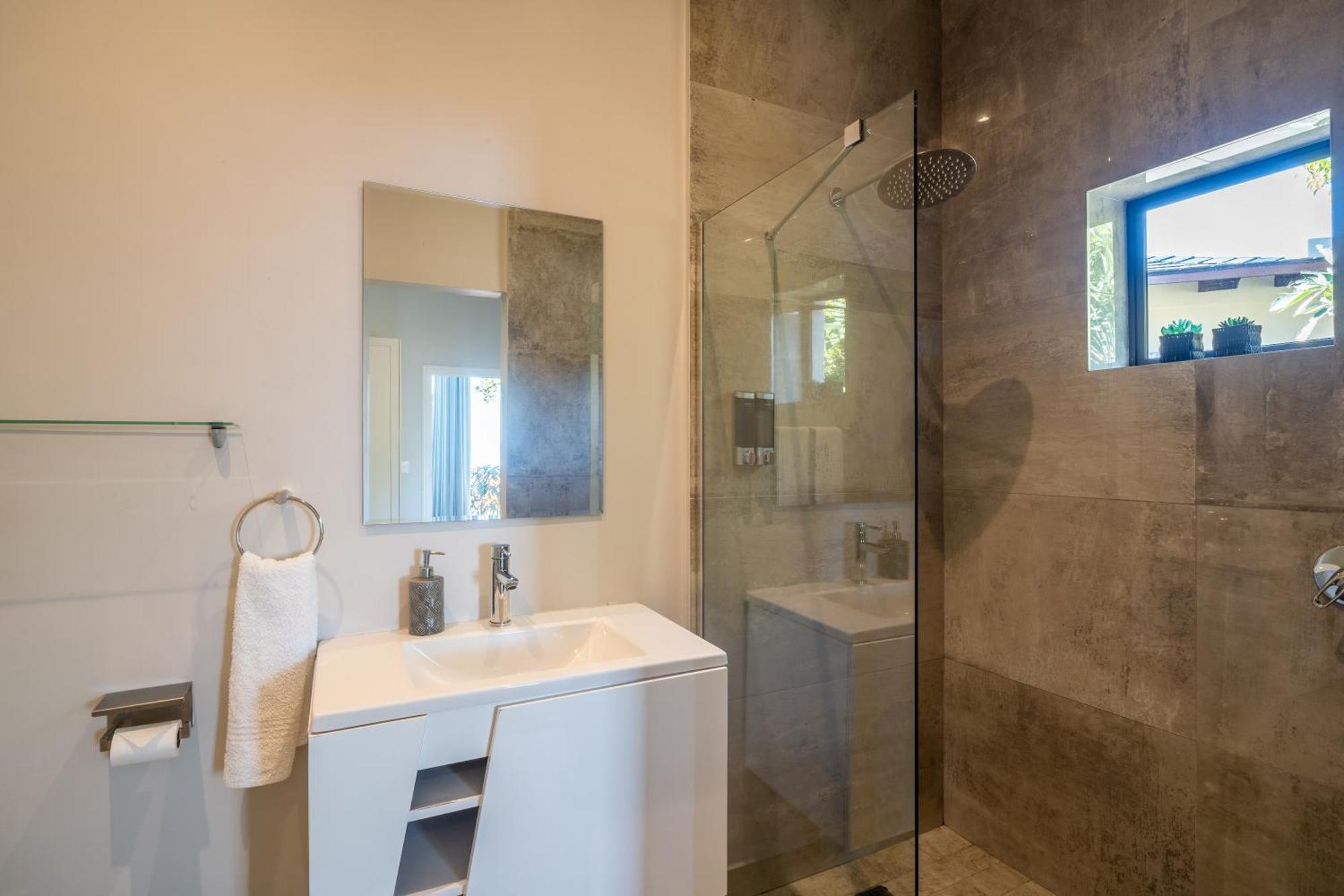 Seashore 2 Bedroom Luxury Unit - Breakwaters Haven Knysna Exteriör bild